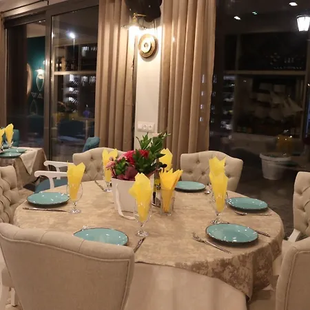 Hotel de apartamente Rose Gardens 4*