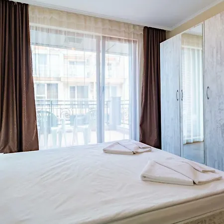 Rose Gardens Aparthotel 4*