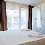 Rose Gardens Apartmanhotel 4*