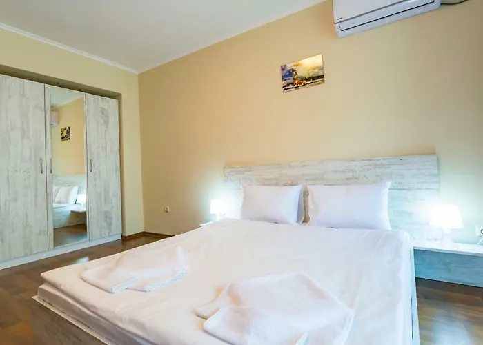 Rose Gardens Lejlighedshotel 4*